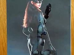 Cumming on Anne Hathaway 01