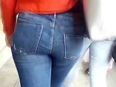 Beautifull italian big ass in jeans