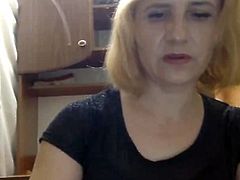 Mature woman play on chatroulette