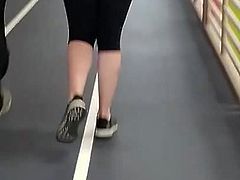 Jiggly booty at gym
