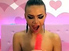 Slutty cam model displays her deepthroat skills