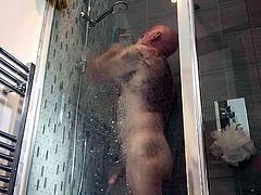 Richard the Wanker wanking in the shower