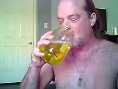 Drinking my own piss Vid1