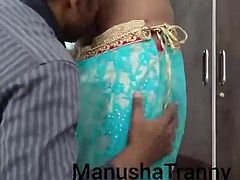 Remove my saree - Desi Escort girl Manusha Tranny exposing
