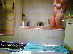 caught hot busy slut sis washing her tits and pussy