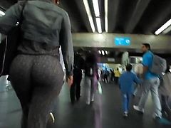 Ass Jiggle at the airport