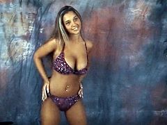 SEXY BITCH - jiggly big tits teen dance tease