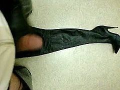 auf geile stiefel abspritzen