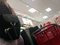 Teen ass in line for dressing room