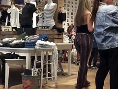 Jiggly Patterned Teen Shopping