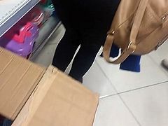 Gostosa de leg indo as compras