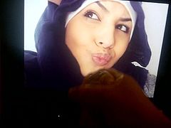 pute Rachida hijabitch je te sperme sur tes levres