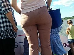 Bubble butts milfs in tight jeans