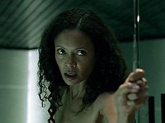 Thandie Newton, others - ''West World'' s1e02