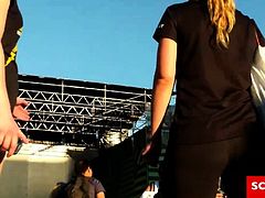 big ass blonde in leggings at concert