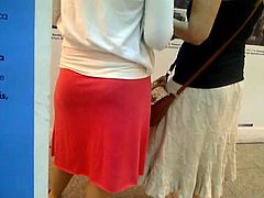 Medium size cellulite whooty pawg in pink skirt