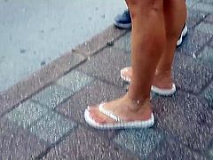 candid teen sexy legs feets toes in flipflops