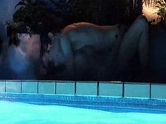 Les Lesbians in swimming pool