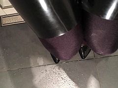 High Heels pissing in latex and nylons