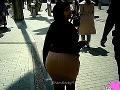 Hijabi with Monster Booty on Show aka Hoejabi