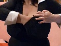 MJ sensual dance wagging tits 2