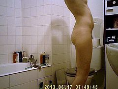 http://img4.xxxcdn.net/0v/zh/w4_shower_voyeur.jpg