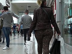 Candid big jiggly ass in leopard skin pants (Pawg)