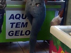 Loira novinha rabuda gostosa padaria jeans 2