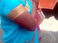 Tamil hot view of aunty in busstop