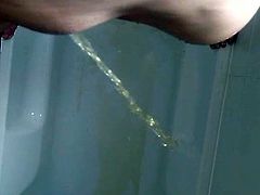 marina pee in tub
