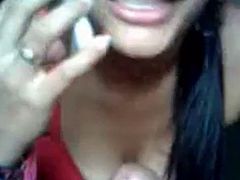 Chica Colombiana Gritona habla por el telefono y disfruta la mamada