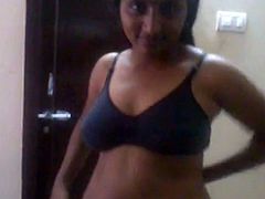 Andra aunty possing to bf hot