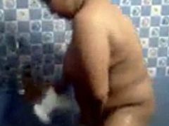 Indian-tamil-aunty-bath_m