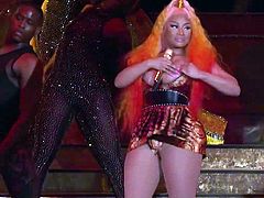 Nicki Minaj nipple slip