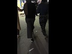 Egyptian hijab girl shaking ass in public