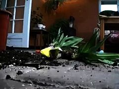 Svenska Angelica onanerar med analleksak
