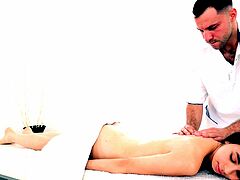 Sensitive massage for a curvy babe