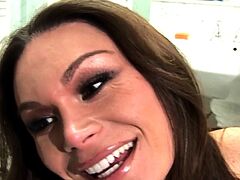 GROOBYGIRLS Brooke Steams Up Bathroom