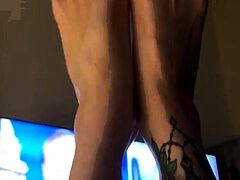 Amateur Foot Fetish Girlfriend Sucks and gives a Footjob